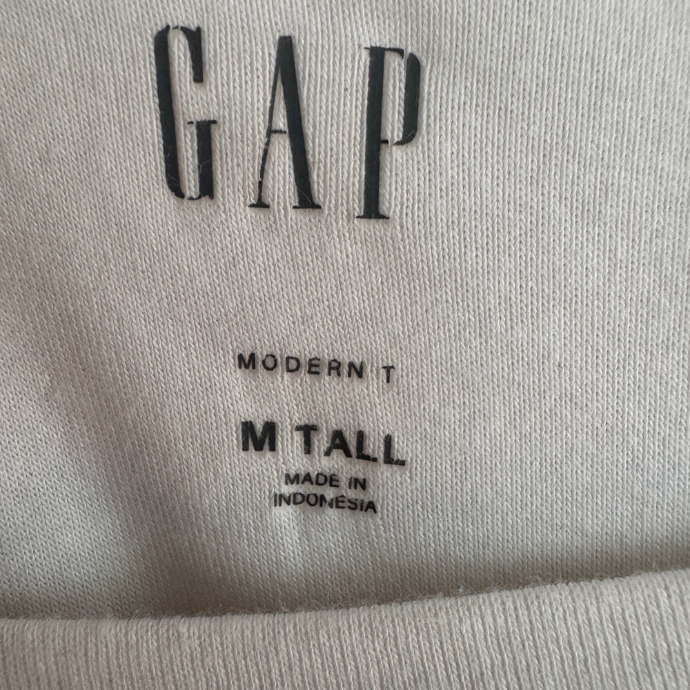 GAP Classic White Long Sleeve Tee- MTall - Picture 2 of 4